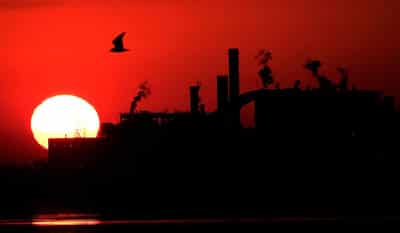 Image for Italy industry output edges up in February but outlook darkening