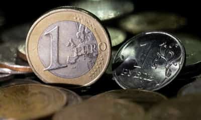 Image for Russian rouble weakens vs dollar but hovers near 7-year highs