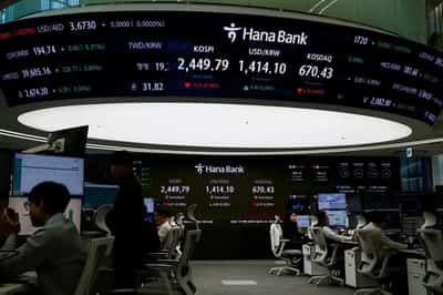 Image for Investors brace for US payrolls data, euro flat amid France turmoil