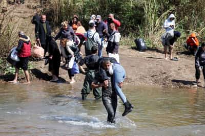 Image for Syrians flee sectarian killing into Lebanon