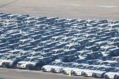 Image for Auto market turmoil takes toll on German carmakers, study says