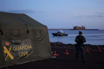 Image for Cruise ship hit by hantavirus outbreak arrives in Tenerife
