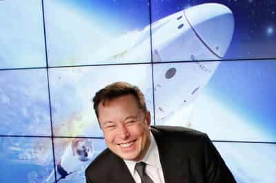 Image for SpaceX accepts dogecoin as payment to launch lunar mission next year