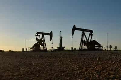 Image for Oil drops from highest in weeks, focus on Fed rate cuts
