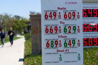 Image for Oil prices rise as fragile US-Iran talks sustain supply worries