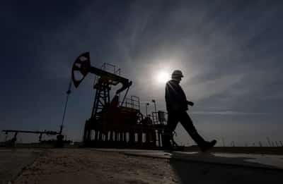 Image for Oil rises on US crude inventory draw, Mideast tensions