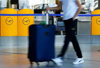 Image for Lufthansa raises ticket prices to meet environmental requirements