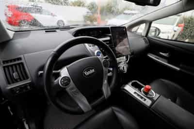 Image for UK government green lights &#8216;self-driving&#8217; cars on motorways