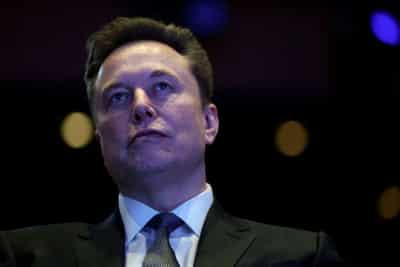 Image for Musk and Ryanair CEO clash over cost of Starlink Wi-Fi on planes