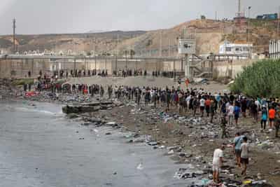 Image for UK PM says Spain migrant crossings are 'concerning'