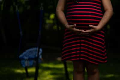 Image for Pregnant immigrants warily eye US Supreme Court birthright citizenship case