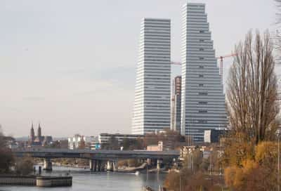 Image for Roche considering selling drugs directly to US patients, CEO says