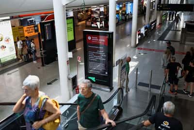 Image for Italy's Catania airport shuts as Etna ash halts flights