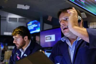 Image for Wall St and oil dive as investors fret over rates, China