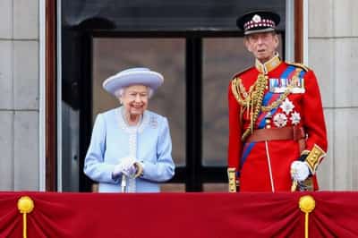 Image for Queen Elizabeth gets Jubilee gift of a horse from France’s Macron