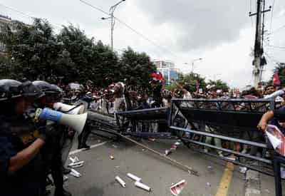Image for Young anti-corruption protesters oust Nepal PM Oli