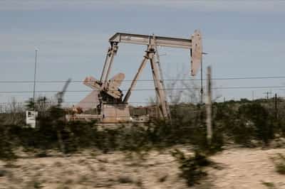Image for Oil settles down 1.5% on US-China trade tensions, IEA warning of glut