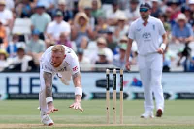Image for Cricket-New Zealand reach 418-7 at lunch as England fight back