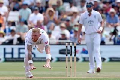 Image for Cricket-New Zealand reach 418-7 at lunch as England fight back