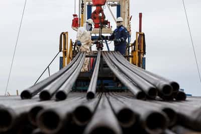 Image for Oil set for weekly gains after US threatens indefinite blockade of Iran