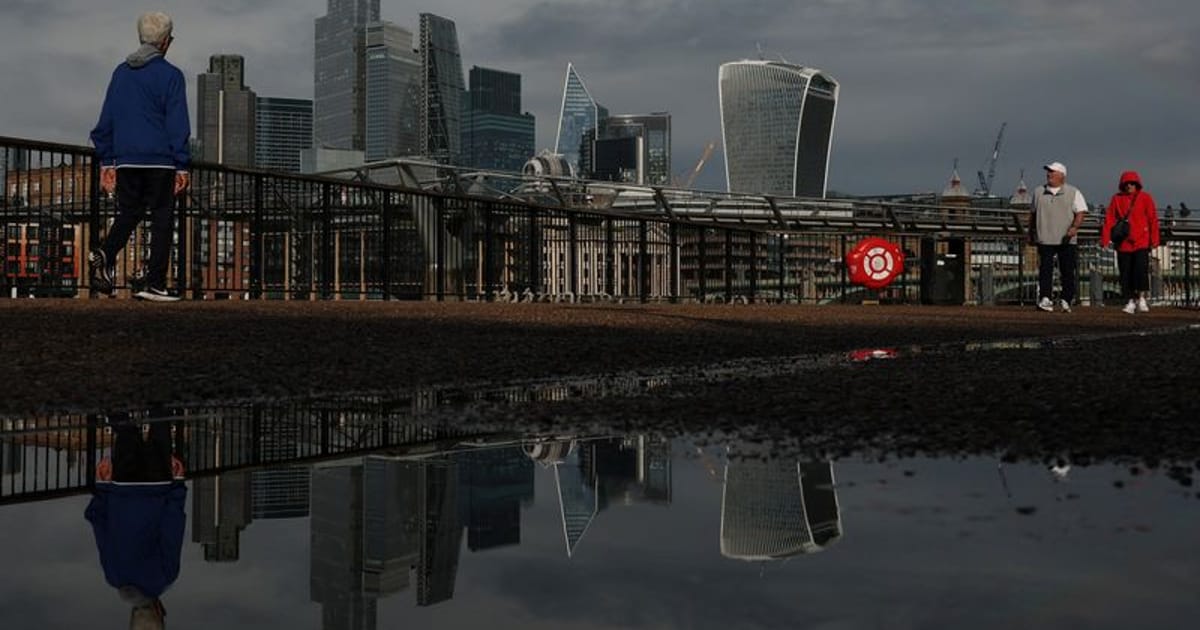 UK Minimum Wage Set to Rise Nearly 4% by 2027, Reports Times