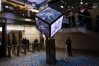 Image for UK's FTSE 100 rises as HSBC leads bank stocks rally