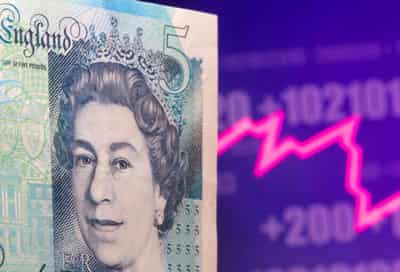 Image for Pound recoups early losses on signs of hawkish turn at BOE