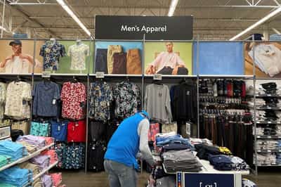 Image for Walmart broadens 10% staff discount to include most grocery products