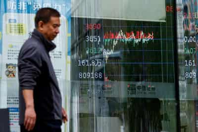 Image for Dollar rises while global stock index falls; inflation and tariffs in focus