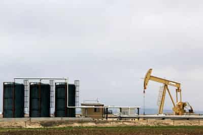 Image for Oil dips as U.S. storm-hit supply makes slow return