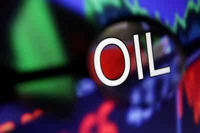 Image for Oil falls more than 1% on bleaker economic outlook