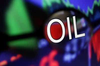Image for Oil falls more than 1% on bleaker economic outlook