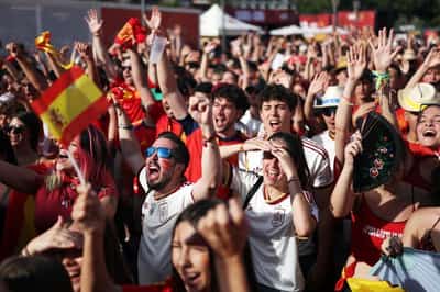 Image for Soccer-Spain feels the heat, with Madrid World Cup fan zone cancelled