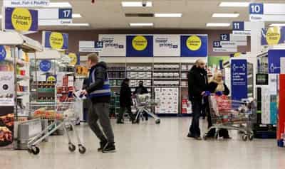Image for Political chaos tips British firms into deeper slide – PMIs