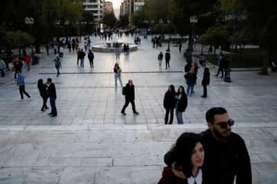 Image for UBS ups Greek economy’s 2022 growth forecast on tourism tailwind