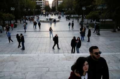 Image for UBS ups Greek economy’s 2022 growth forecast on tourism tailwind