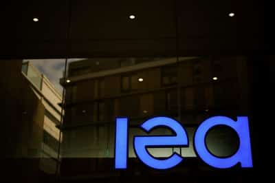 Image for Russia's oil and fuel export revenues rebound in March, IEA says