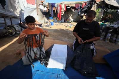 Image for Gaza parents urged to stop kids flying kites after Israel warning to Hamas