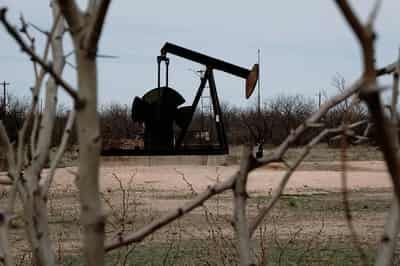Image for Oil prices set to end week higher after US rate cut