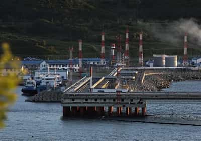 Image for Oil slips on US gasoline stocks buildup; traders eye weekend OPEC+ meet