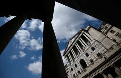 Image for London gold market queues up to borrow central bank gold after big shipments to US, sources say
