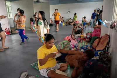 Image for Philippines urges residents to flee as super typhoon Man-Yi strengthens on approach