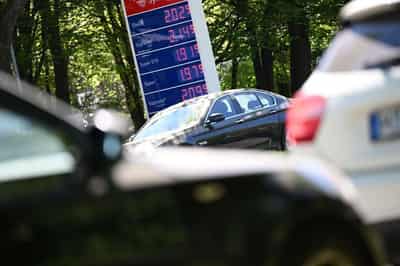 Image for Euro zone firms struggle to raise consumer prices after Iran shock, ECB poll shows