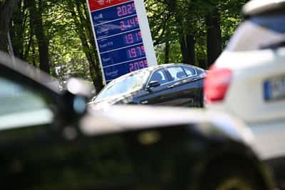 Image for Euro zone firms struggle to raise consumer prices after Iran shock, ECB poll shows