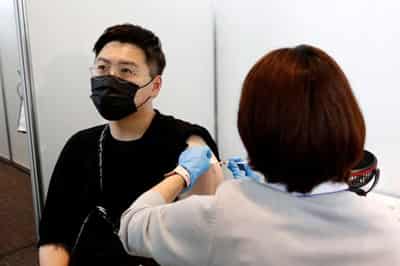 Image for Japan suspends 1.6 million doses of Moderna shot after contamination reports