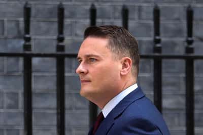 Image for From ally to rival, Wes Streeting turns on UK PM Starmer
