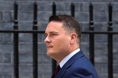 Image for From ally to rival, Wes Streeting turns on UK PM Starmer