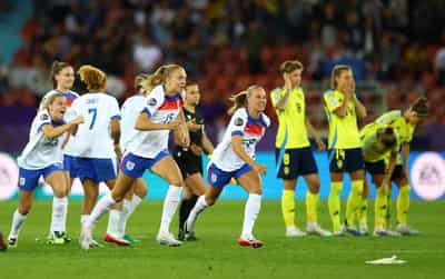 Image for Soccer-'Beautiful craziness!', British media hails England victory in crazy shootout