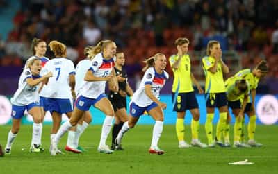 Image for Soccer-'Beautiful craziness!', British media hails England victory in crazy shootout