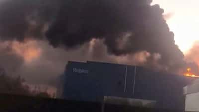 Image for Russia talks up refinery attack as Trump blames Ukraine for expensive fuel